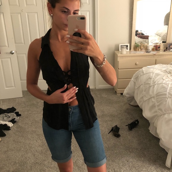 Collared sleeveless button up - Picture 2 of 4